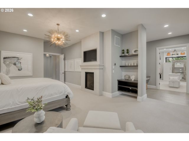 10627 Se PAXTON Ln, Happy Valley, OR 97086