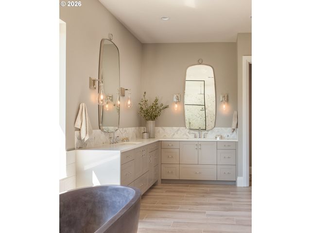 10627 Se PAXTON Ln, Happy Valley, OR 97086