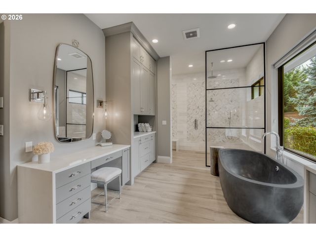 10627 Se PAXTON Ln, Happy Valley, OR 97086