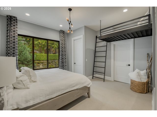 10627 Se PAXTON Ln, Happy Valley, OR 97086