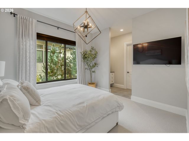 10627 Se PAXTON Ln, Happy Valley, OR 97086