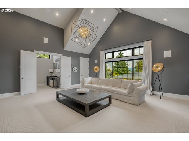 10627 Se PAXTON Ln, Happy Valley, OR 97086