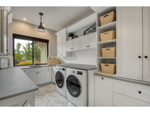 10627 Se PAXTON Ln, Happy Valley, OR 97086