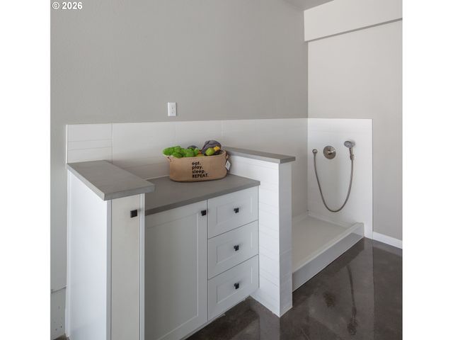 10627 Se PAXTON Ln, Happy Valley, OR 97086