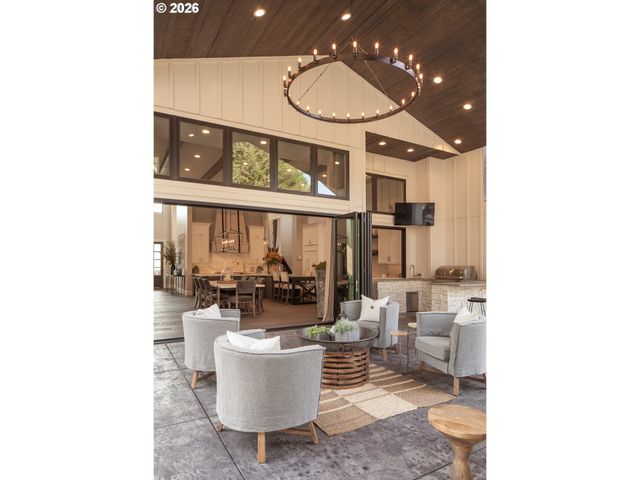 10627 Se PAXTON Ln, Happy Valley, OR 97086