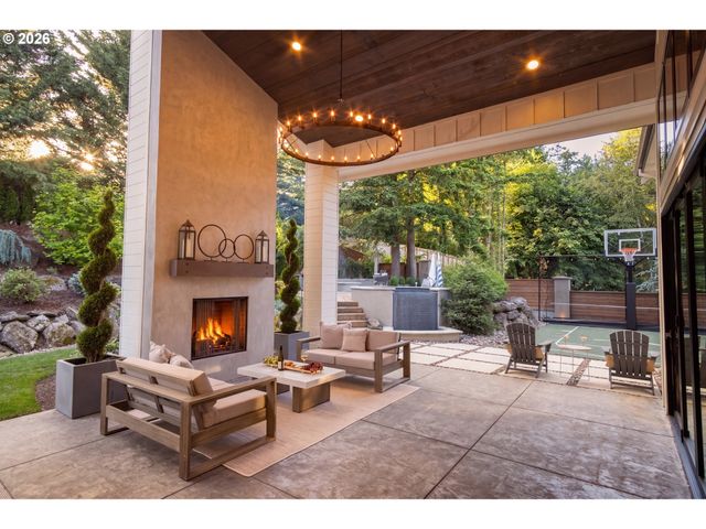 10627 Se PAXTON Ln, Happy Valley, OR 97086