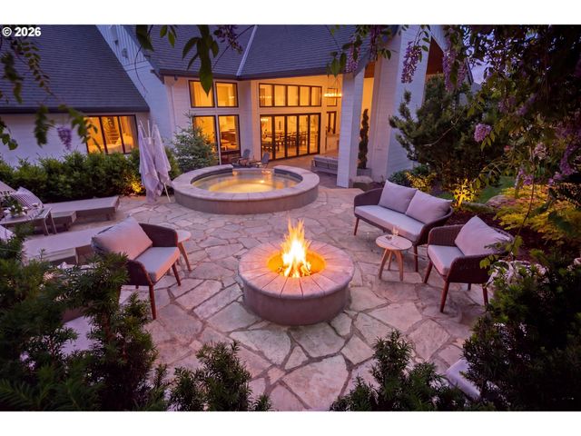 10627 Se PAXTON Ln, Happy Valley, OR 97086