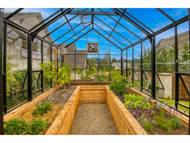 10627 Se PAXTON Ln, Happy Valley, OR 97086