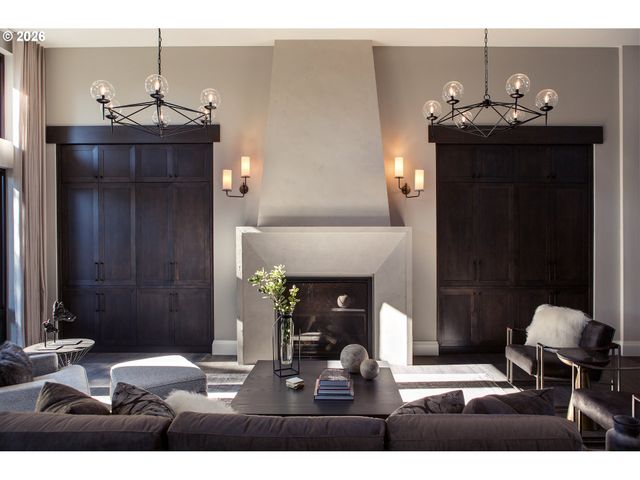 10627 Se PAXTON Ln, Happy Valley, OR 97086