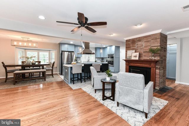 14 OAK LN, Sterling, VA 20165