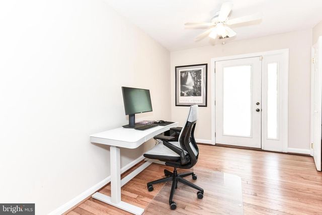 14 OAK LN, Sterling, VA 20165