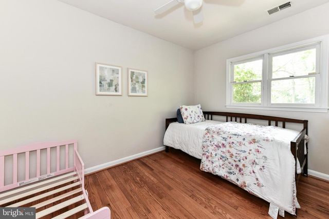 14 OAK LN, Sterling, VA 20165