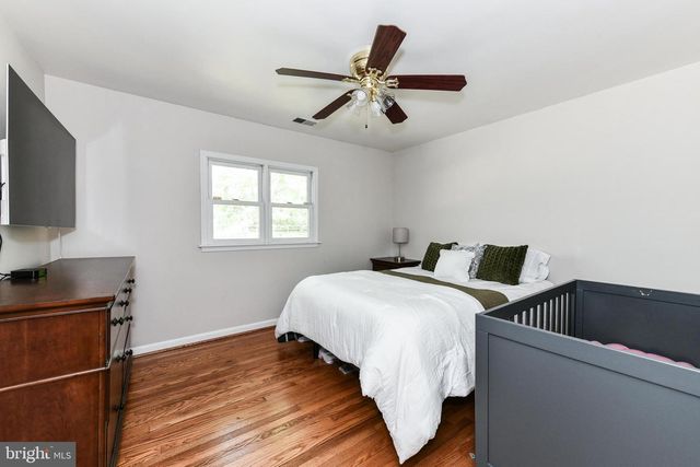 14 OAK LN, Sterling, VA 20165