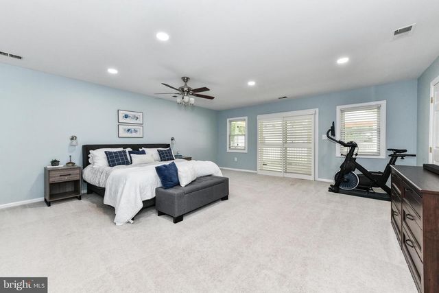 14 OAK LN, Sterling, VA 20165