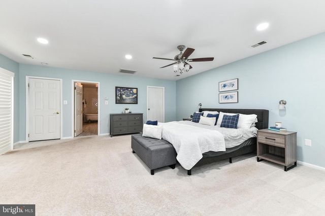 14 OAK LN, Sterling, VA 20165