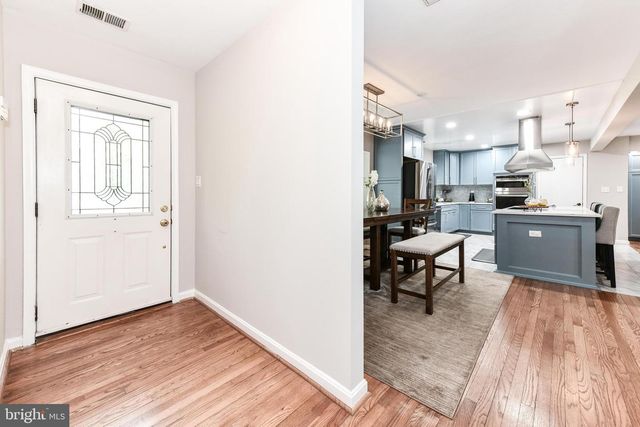 14 OAK LN, Sterling, VA 20165