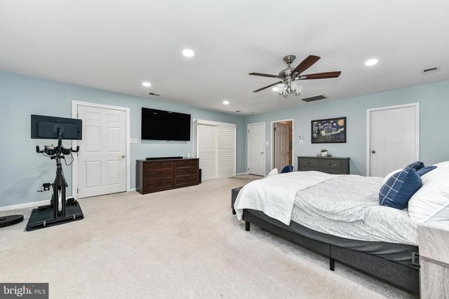14 OAK LN, Sterling, VA 20165