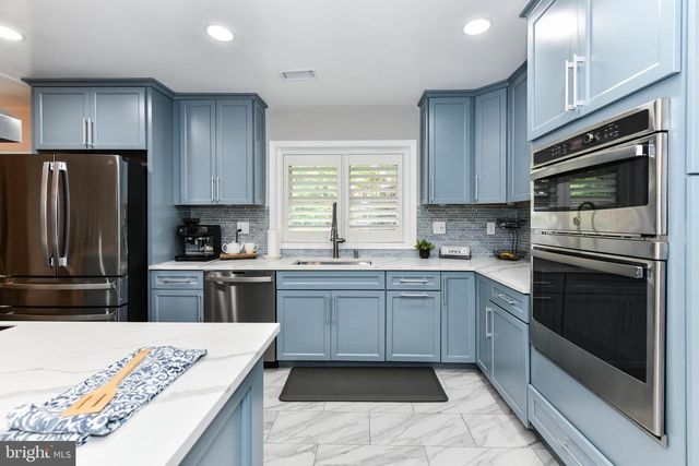 14 OAK LN, Sterling, VA 20165
