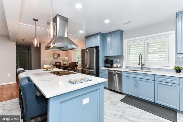 14 OAK LN, Sterling, VA 20165