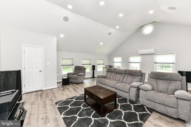 14 OAK LN, Sterling, VA 20165