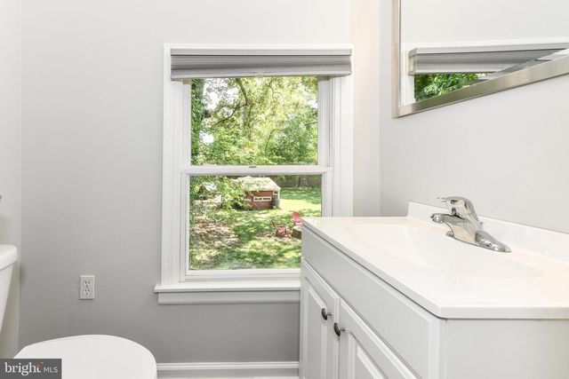 14 OAK LN, Sterling, VA 20165