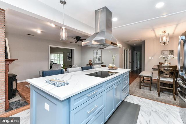 14 OAK LN, Sterling, VA 20165