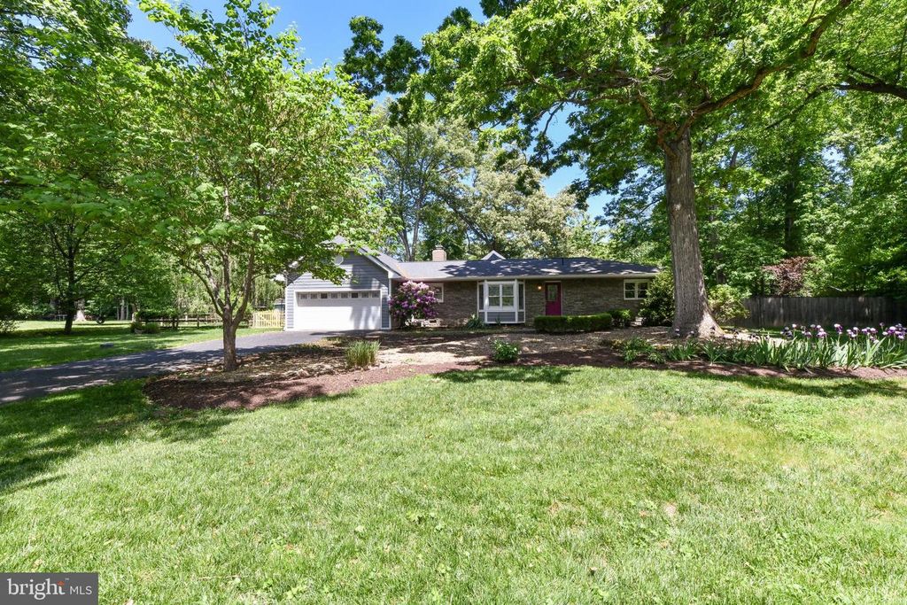 14 OAK LN, Sterling, VA 20165
