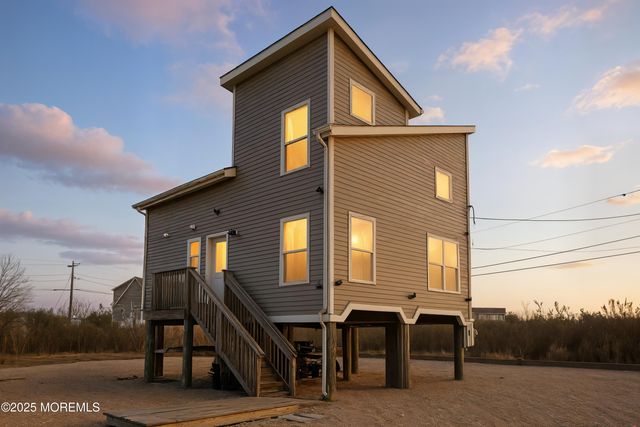 54 Beach Avenue, Bayville, NJ 08721