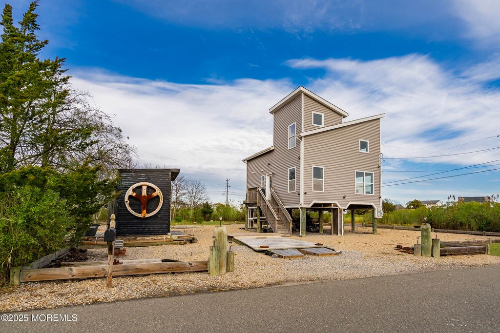 54 Beach Avenue, Bayville, NJ 08721