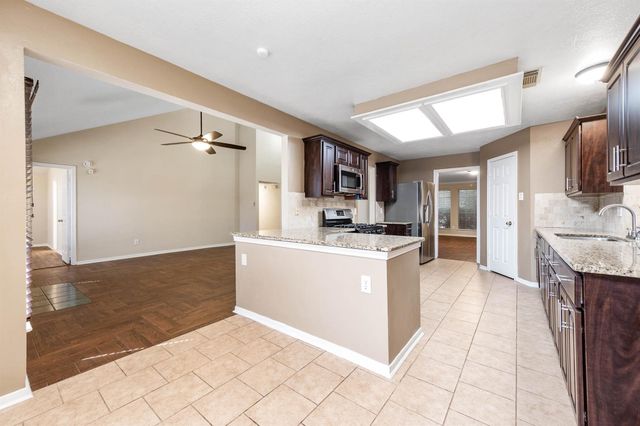 1835 Taylor Creek Drive, Fresno, TX 77545