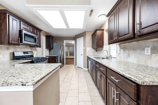 1835 Taylor Creek Drive, Fresno, TX 77545