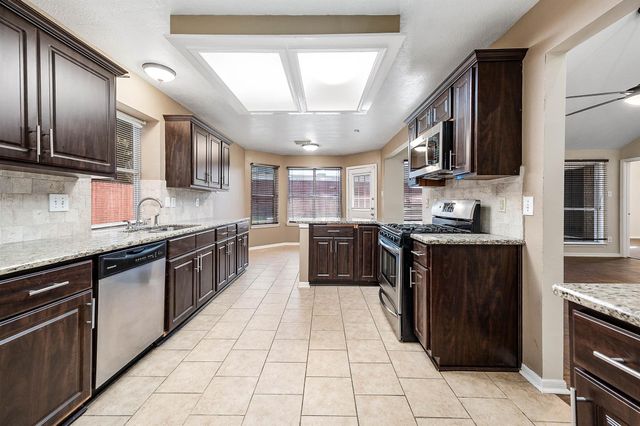 1835 Taylor Creek Drive, Fresno, TX 77545