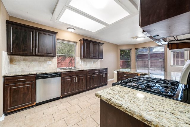 1835 Taylor Creek Drive, Fresno, TX 77545