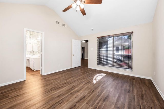 1835 Taylor Creek Drive, Fresno, TX 77545
