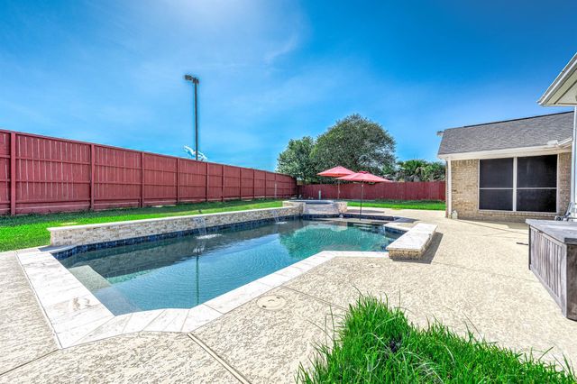 1835 Taylor Creek Drive, Fresno, TX 77545