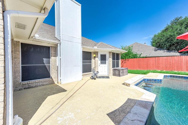 1835 Taylor Creek Drive, Fresno, TX 77545