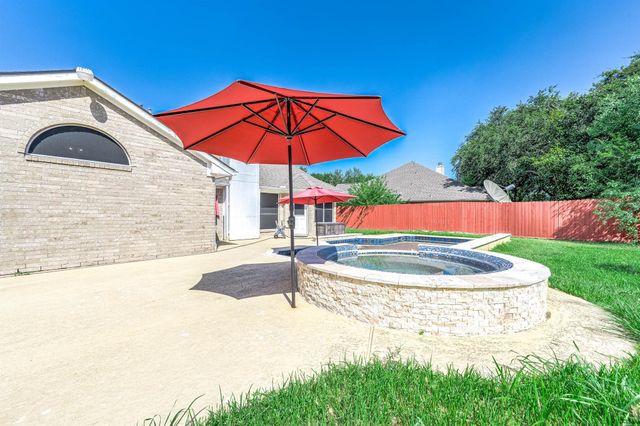 1835 Taylor Creek Drive, Fresno, TX 77545