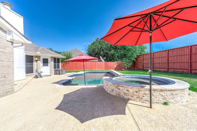 1835 Taylor Creek Drive, Fresno, TX 77545