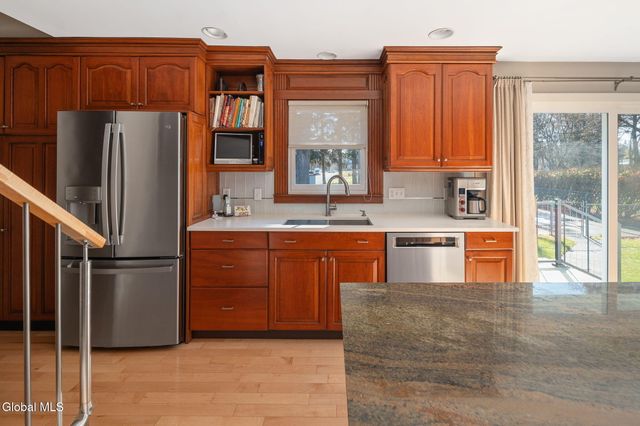 23 Continental Road, Rotterdam, NY 12306