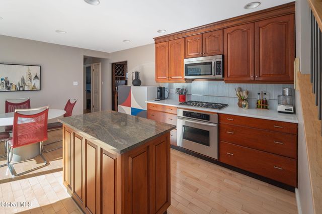 23 Continental Road, Rotterdam, NY 12306