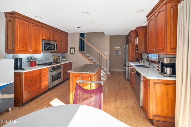 23 Continental Road, Rotterdam, NY 12306