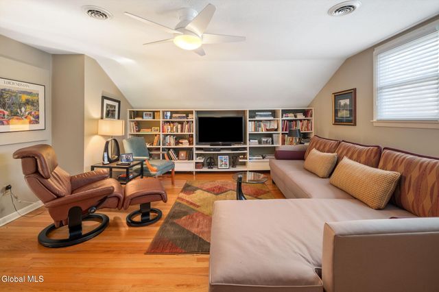 23 Continental Road, Rotterdam, NY 12306