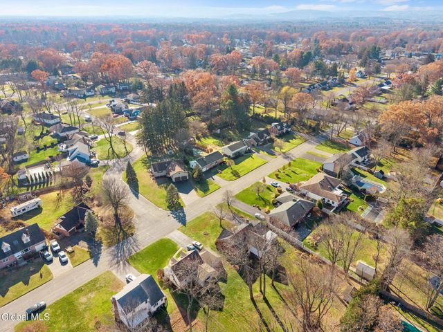 23 Continental Road, Rotterdam, NY 12306