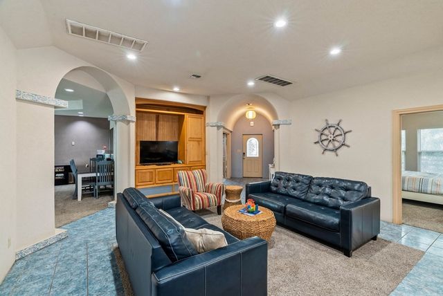 204 Lands End St, Rockport, TX 78382