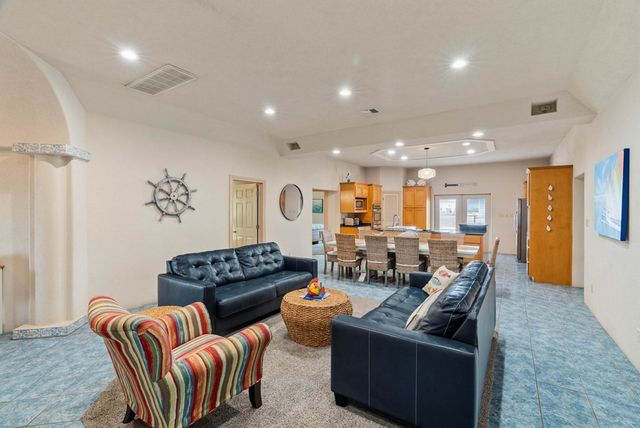 204 Lands End St, Rockport, TX 78382