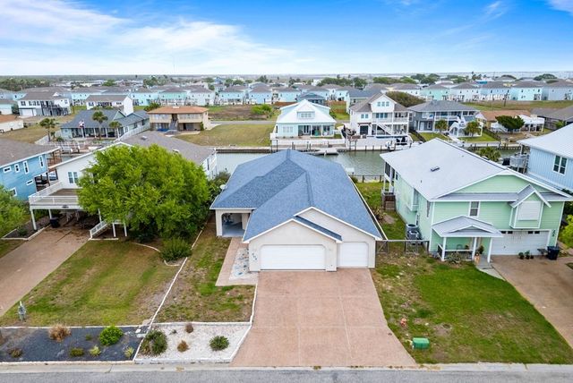 204 Lands End St, Rockport, TX 78382