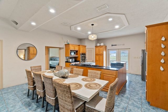 204 Lands End St, Rockport, TX 78382