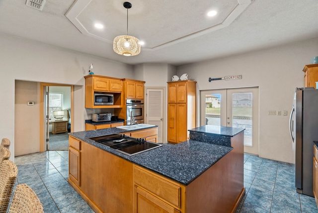 204 Lands End St, Rockport, TX 78382