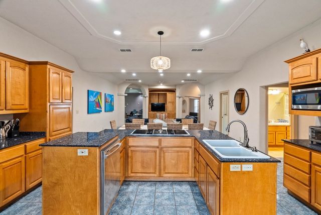 204 Lands End St, Rockport, TX 78382