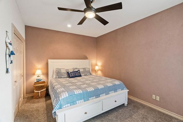 204 Lands End St, Rockport, TX 78382